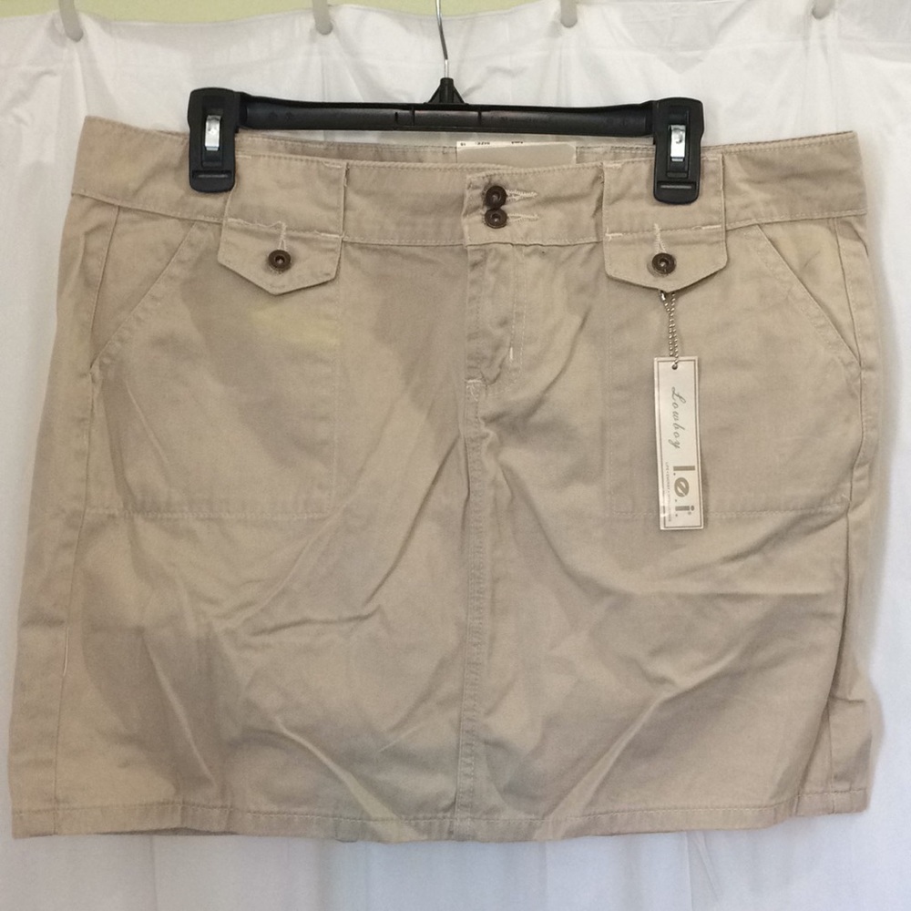 NWT lei Size 15 Tan Skirt cute Design Above Knee